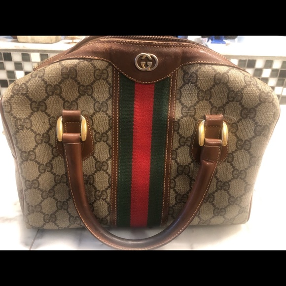 This is a vintage Gucci handbag - Picture 1 of 7
